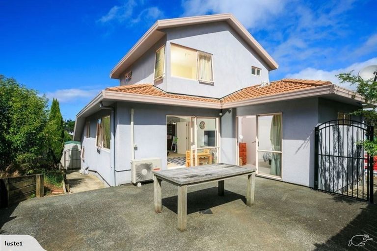 Photo of property in 1/39 Witheford Drive, Bayview, Auckland, 0629