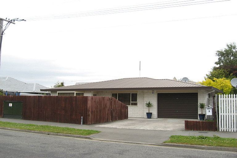 Photo of property in 3 Greendale Avenue, Avonhead, Christchurch, 8042