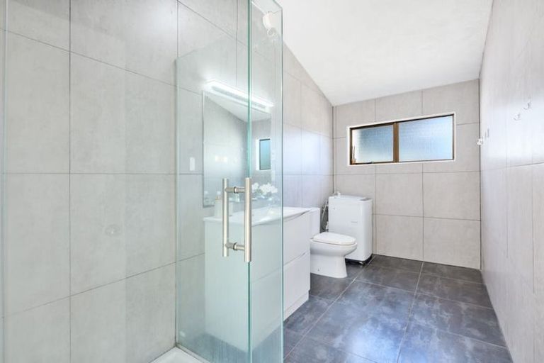 Photo of property in 5 Marlin Street, West Harbour, Auckland, 0618