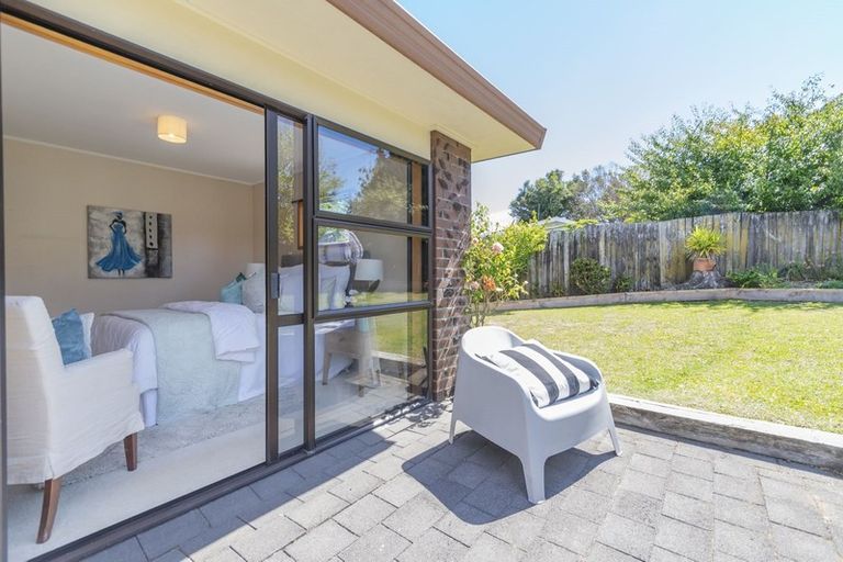 Photo of property in 2/13 Parramatta Place, Botany Downs, Auckland, 2010