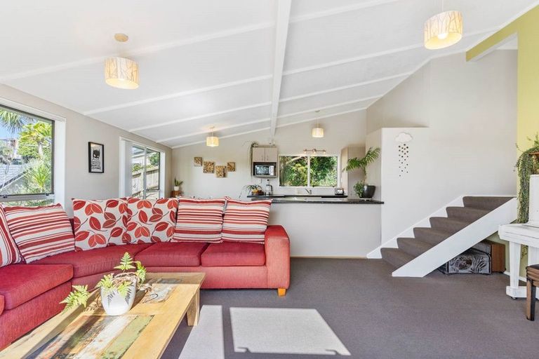 Photo of property in 1/5 Glenvale Place, Totara Vale, Auckland, 0629