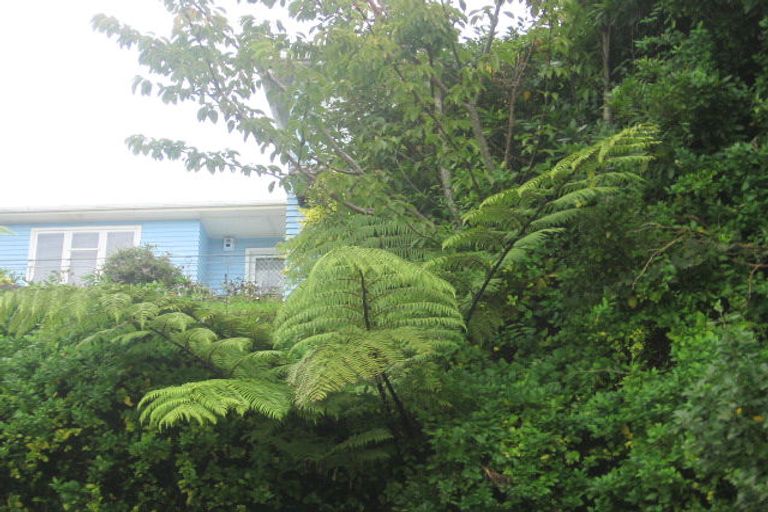 Photo of property in 143 Miromiro Road, Normandale, Lower Hutt, 5010