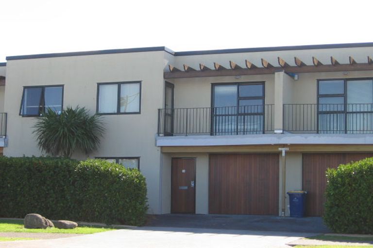 Photo of property in 25 Gunner Drive, Te Atatu Peninsula, Auckland, 0610