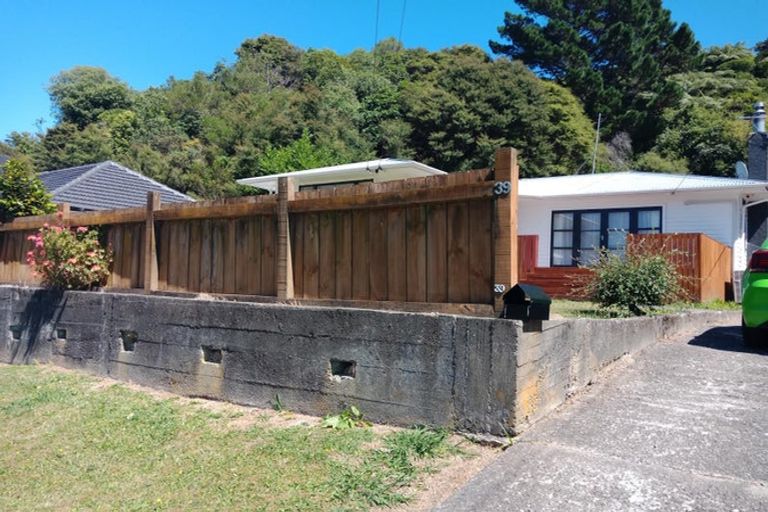 Photo of property in 39 Logie Street, Stokes Valley, Lower Hutt, 5019