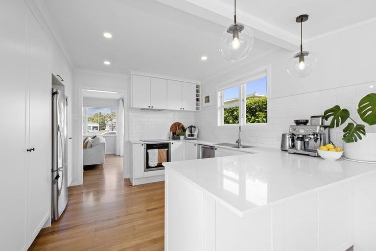 Photo of property in 9 Trafalgar Street, Westown, New Plymouth, 4310