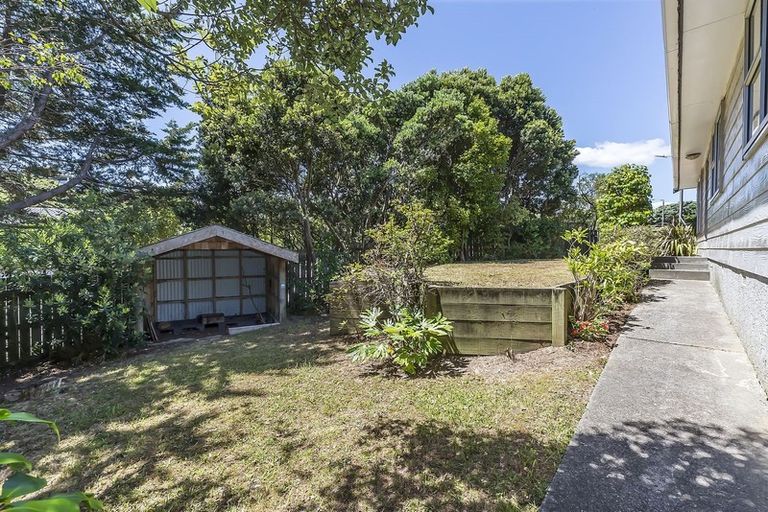Photo of property in 1 Mervyn Place, Plimmerton, Porirua, 5026
