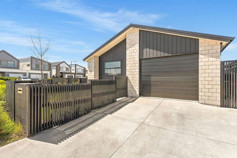 Photo of property in 1 Chrysler Street, Papamoa, 3118