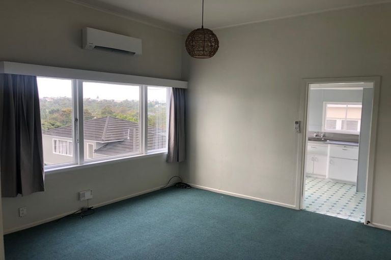 Photo of property in 51 Onewa Road, Northcote, Auckland, 0627