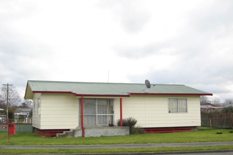 Photo of property in 6 Solway Street, Solway, Masterton, 5810