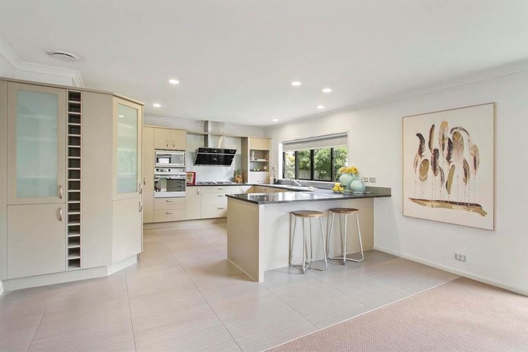 Photo of property in 9 Wye Oak Drive, Schnapper Rock, Auckland, 0632