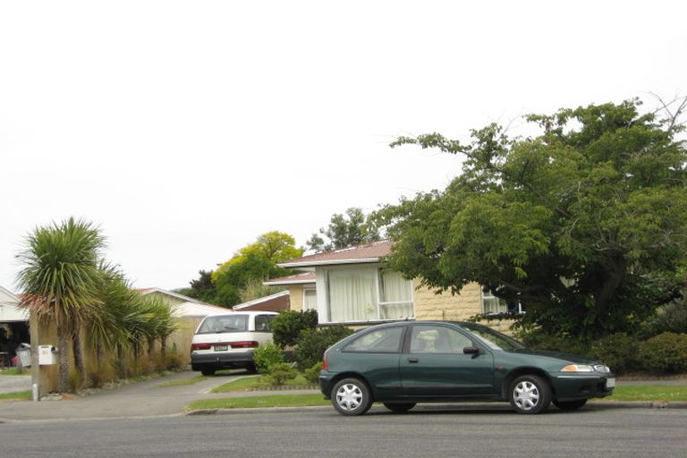 Photo of property in 20 Besant Place, Avondale, Christchurch, 8061