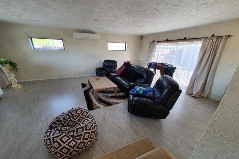 Photo of property in 12 Buckingham Crescent, Manukau, Auckland, 2025