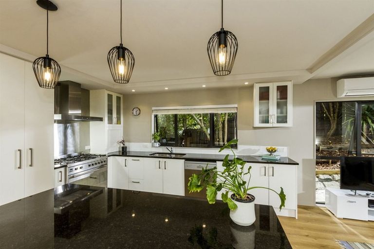 Photo of property in 2/304 Beach Road, Campbells Bay, Auckland, 0630