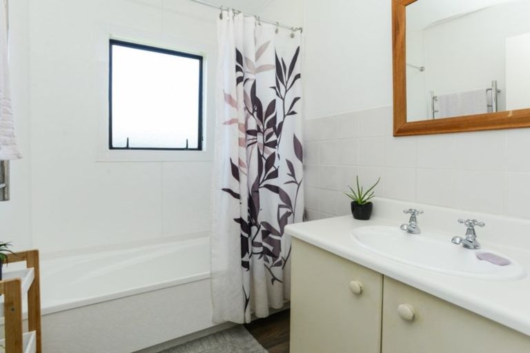 Photo of property in 1/205 Avondale Road, Greenmeadows, Napier, 4112