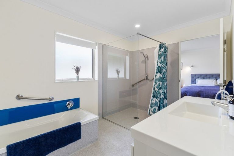 Photo of property in 16 Dal Din Drive, Otaki, 5512