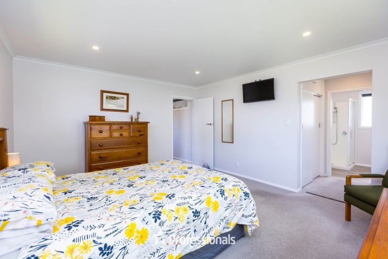 Photo of property in 34 Oxford Crescent, Ebdentown, Upper Hutt, 5018