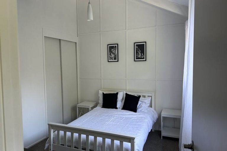 Photo of property in 4 Hiwihau Place, Glenfield, Auckland, 0629