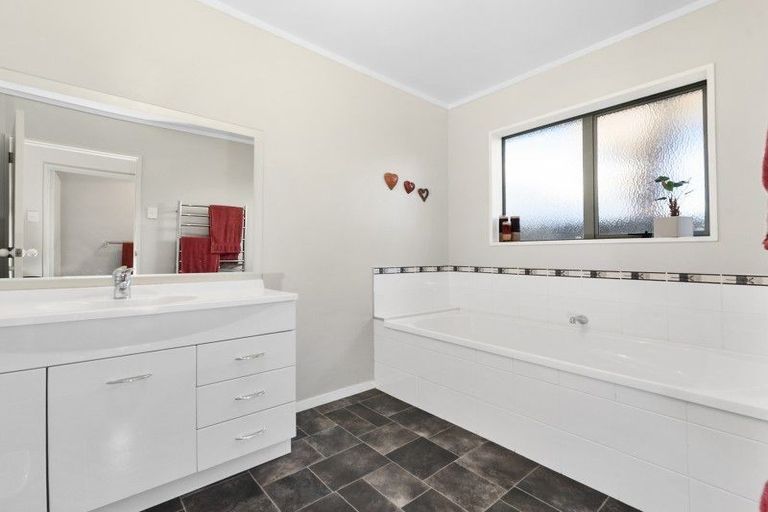 Photo of property in 21 Halyard Close, Flagstaff, Hamilton, 3210