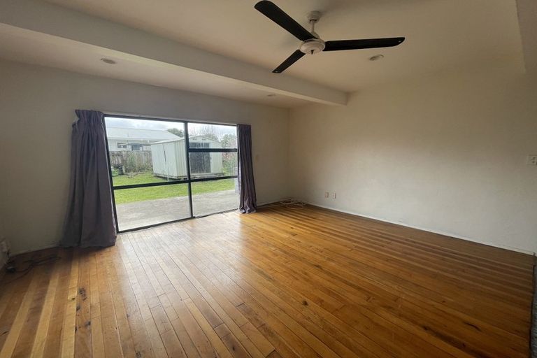 Photo of property in 1 Silverstone Place, Henderson, Auckland, 0612