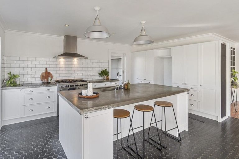 Photo of property in 22 Alexandra Street, Riverhead, 0820