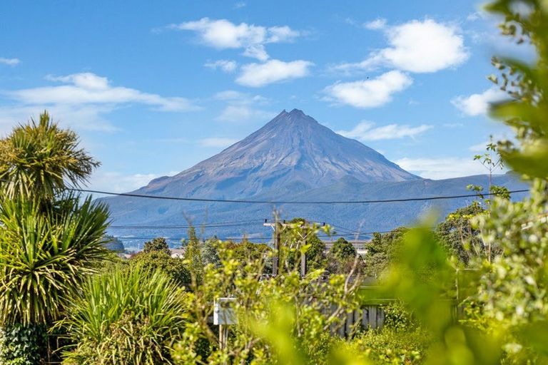 Photo of property in 174 Seaview Road, Westown, New Plymouth, 4310