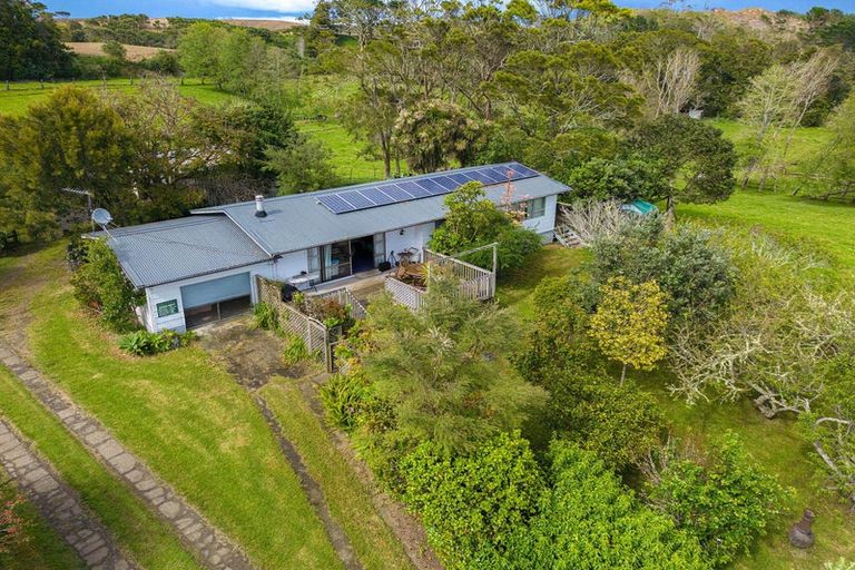 Photo of property in 118 Trig Road, South Head, Helensville, 0874