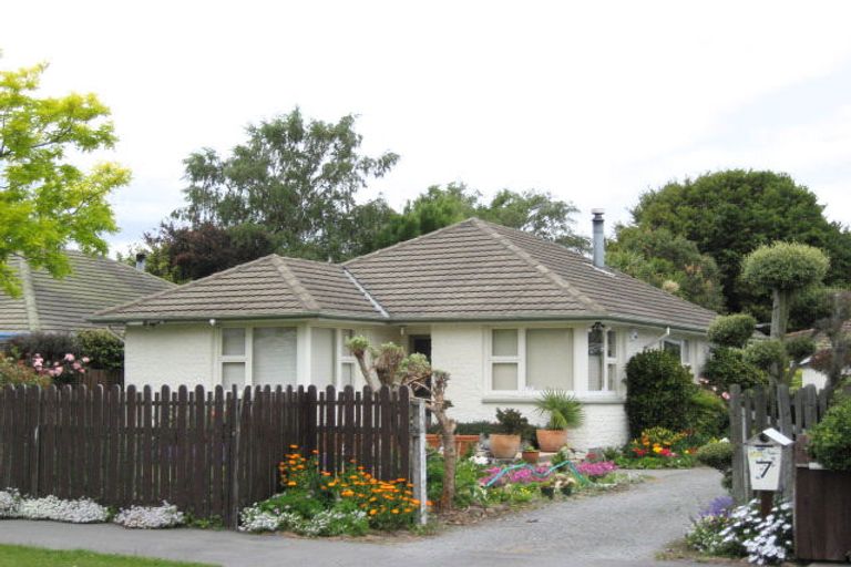 Photo of property in 7 Greendale Avenue, Avonhead, Christchurch, 8042
