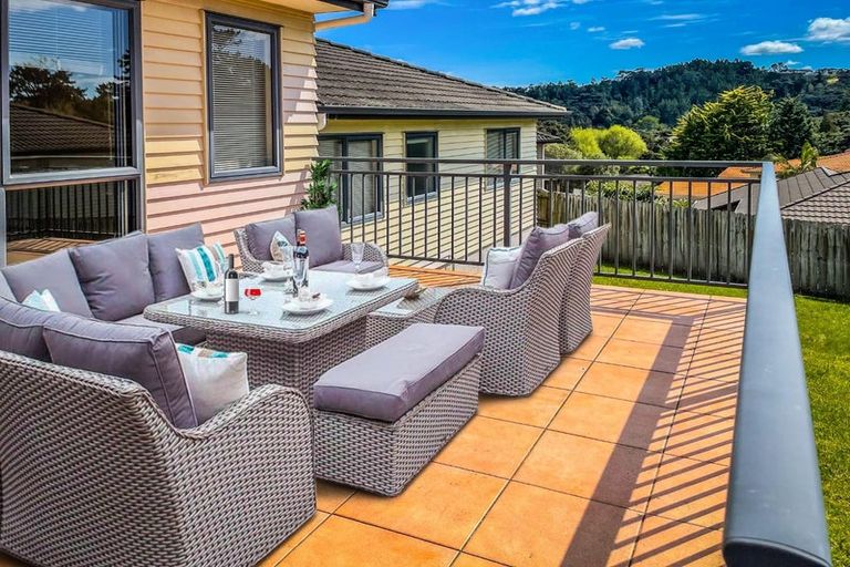 Photo of property in 100 George Deane Place, Greenhithe, Auckland, 0632