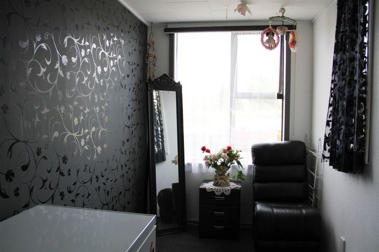 Photo of property in 5 Mcvicar Street, Tuatapere, 9620