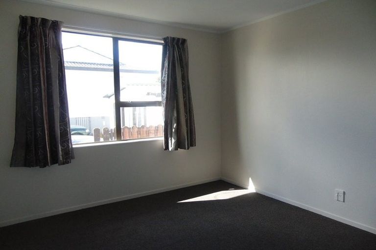 Photo of property in 1/8 Myna Place, Weymouth, Auckland, 2103