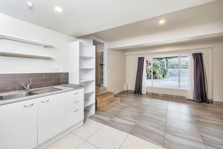 Photo of property in 1/25 Cron Avenue, Te Atatu South, Auckland, 0610