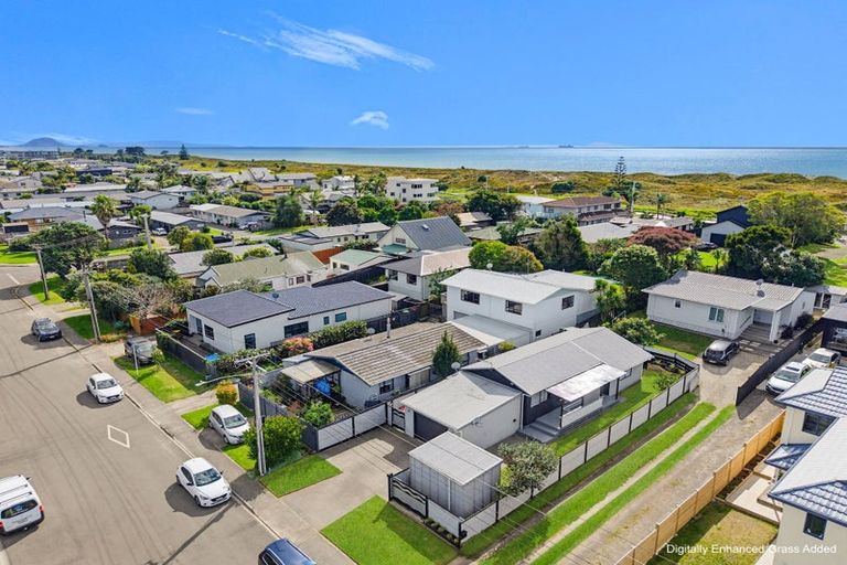 Photo of property in 81 Simpson Road, Papamoa Beach, Papamoa, 3118