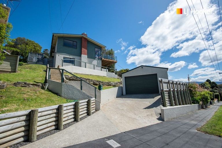 Photo of property in 100 Easther Crescent, Kew, Dunedin, 9012