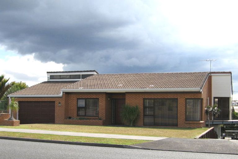 Photo of property in 160 Luckens Road, West Harbour, Auckland, 0618