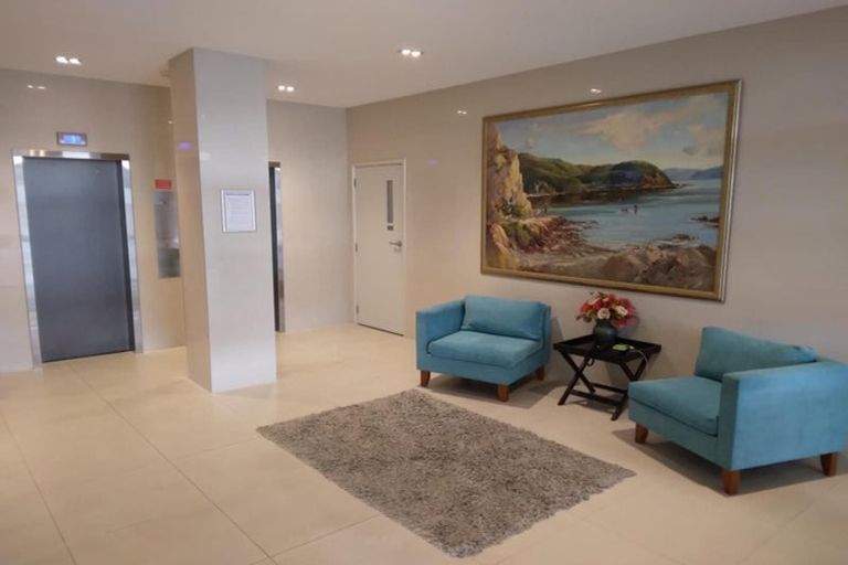 Photo of property in Jerningham Apartments, 20 Oriental Terrace, Oriental Bay, Wellington, 6011