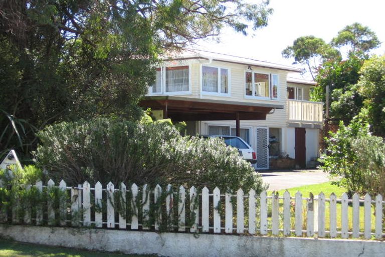 Photo of property in 30 Divich Avenue, Te Atatu South, Auckland, 0610