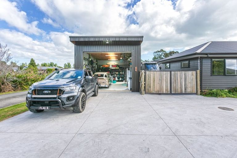 Photo of property in 23 Victoria Street, Coromandel, 3506