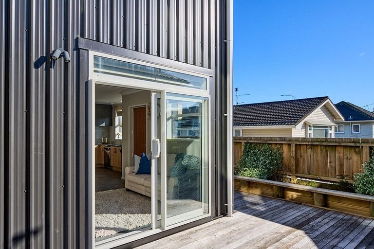 Photo of property in 28b Mana Esplanade, Paremata, Porirua, 5026