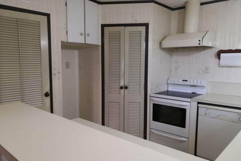 Photo of property in 61b Highland Park Drive, Highland Park, Auckland, 2010