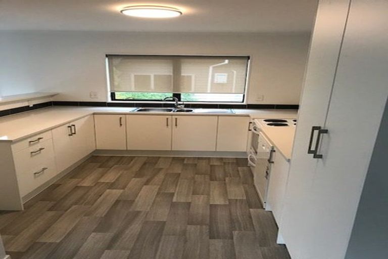 Photo of property in 2/23 William Souter Street, Forrest Hill, Auckland, 0620