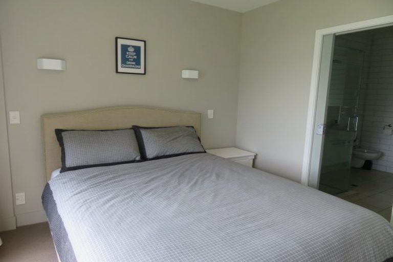 Photo of property in The Capital, 2/370 Oriental Parade, Oriental Bay, Wellington, 6011