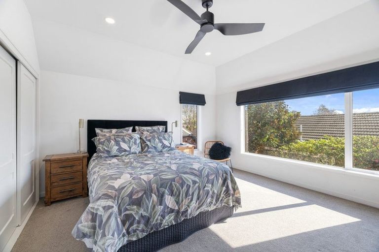 Photo of property in 2/195 Memorial Avenue, Burnside, Christchurch, 8053