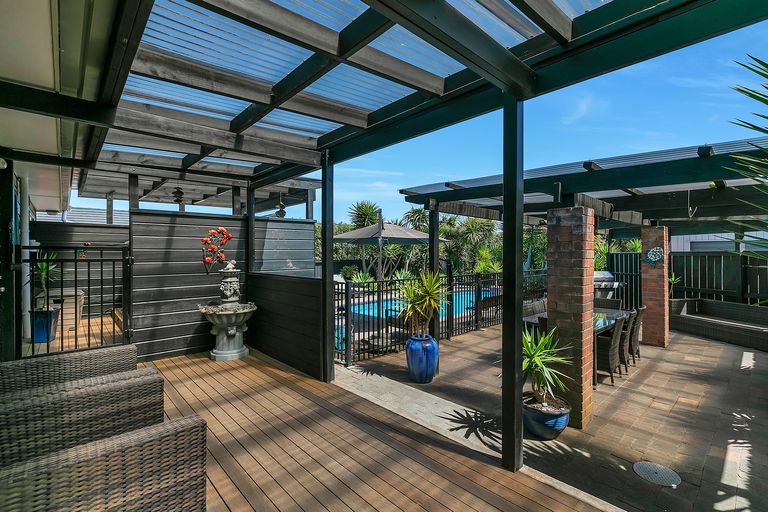 Photo of property in 17 Matua Road, Huapai, Kumeu, 0810