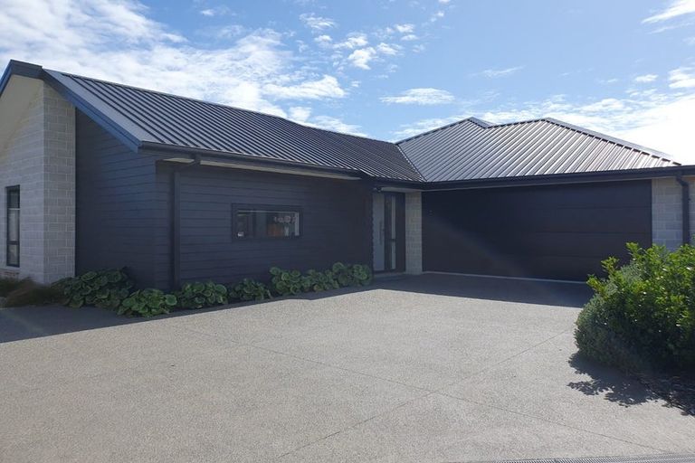 Photo of property in 143 Shillingford Boulevard, Rolleston, 7615