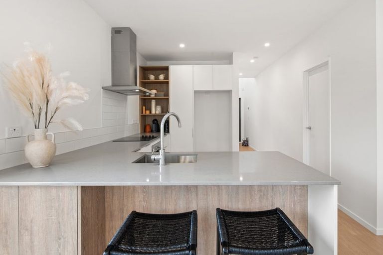 Photo of property in 2/529g Massey Road, Mangere, Auckland, 2022