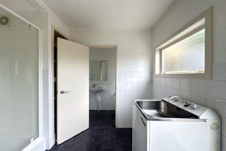 Photo of property in 1/62 Stapleford Crescent, Browns Bay, Auckland, 0630