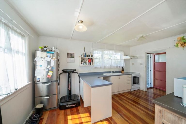 Photo of property in 17 Douglas Street, Hawera, 4610