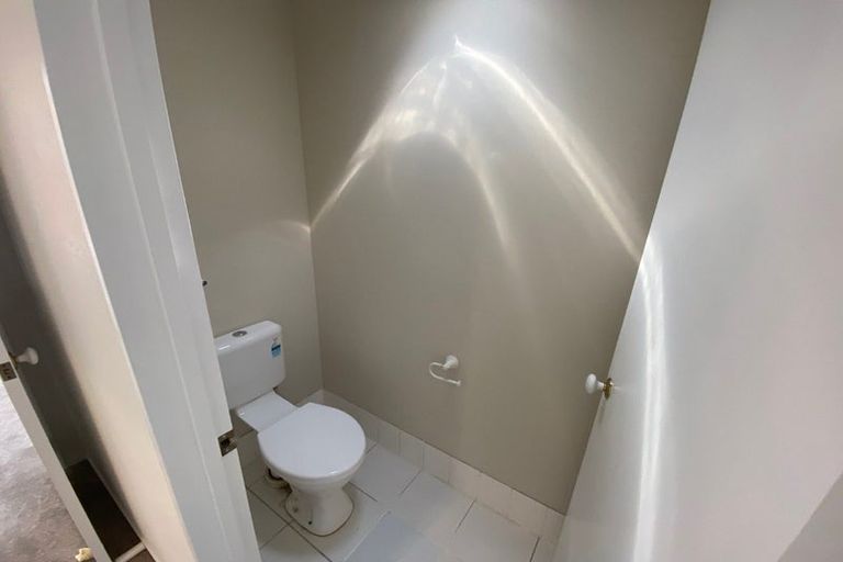 Photo of property in 18 Newbegin Place, Weymouth, Auckland, 2103