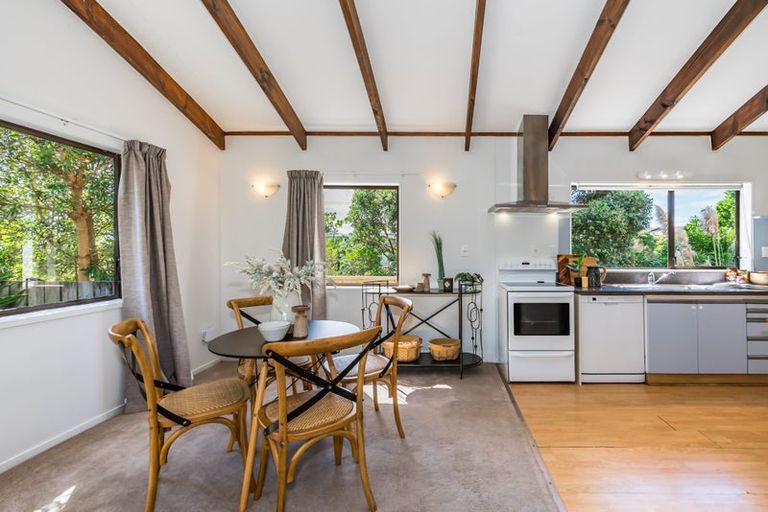 Photo of property in 24 Island View Terrace, Waikanae Beach, Waikanae, 5036