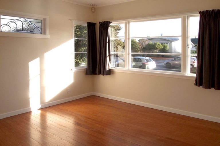 Photo of property in 1060 Great North Road, Point Chevalier, Auckland, 1022
